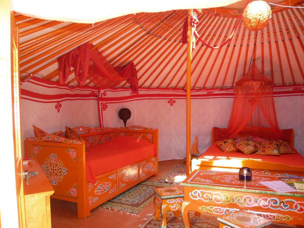 Au Soleil Mongol Panzió Sorède Kültér fotó